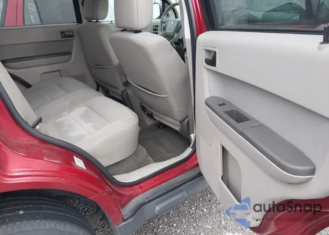 2012 Ford Escape Xlt z USA, uszkodzony, nr VIN 1FMCU0D74CKB67703